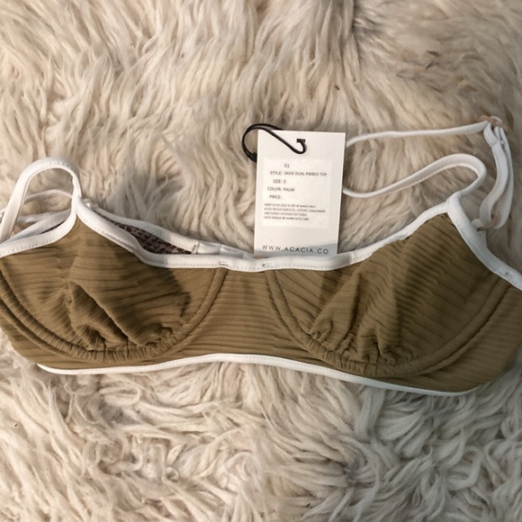 Acacia set in small - Picture 2 of 3